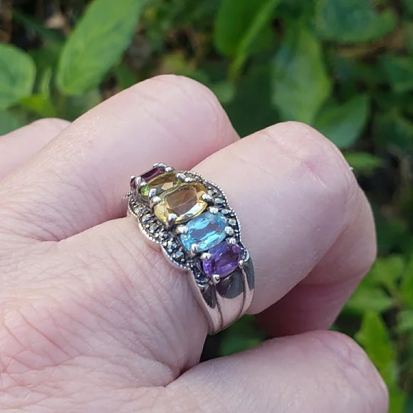 Oval Gemstone & Marcasite Ring - Picture 12 of 12